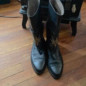 Herri DeVignn western looking boots